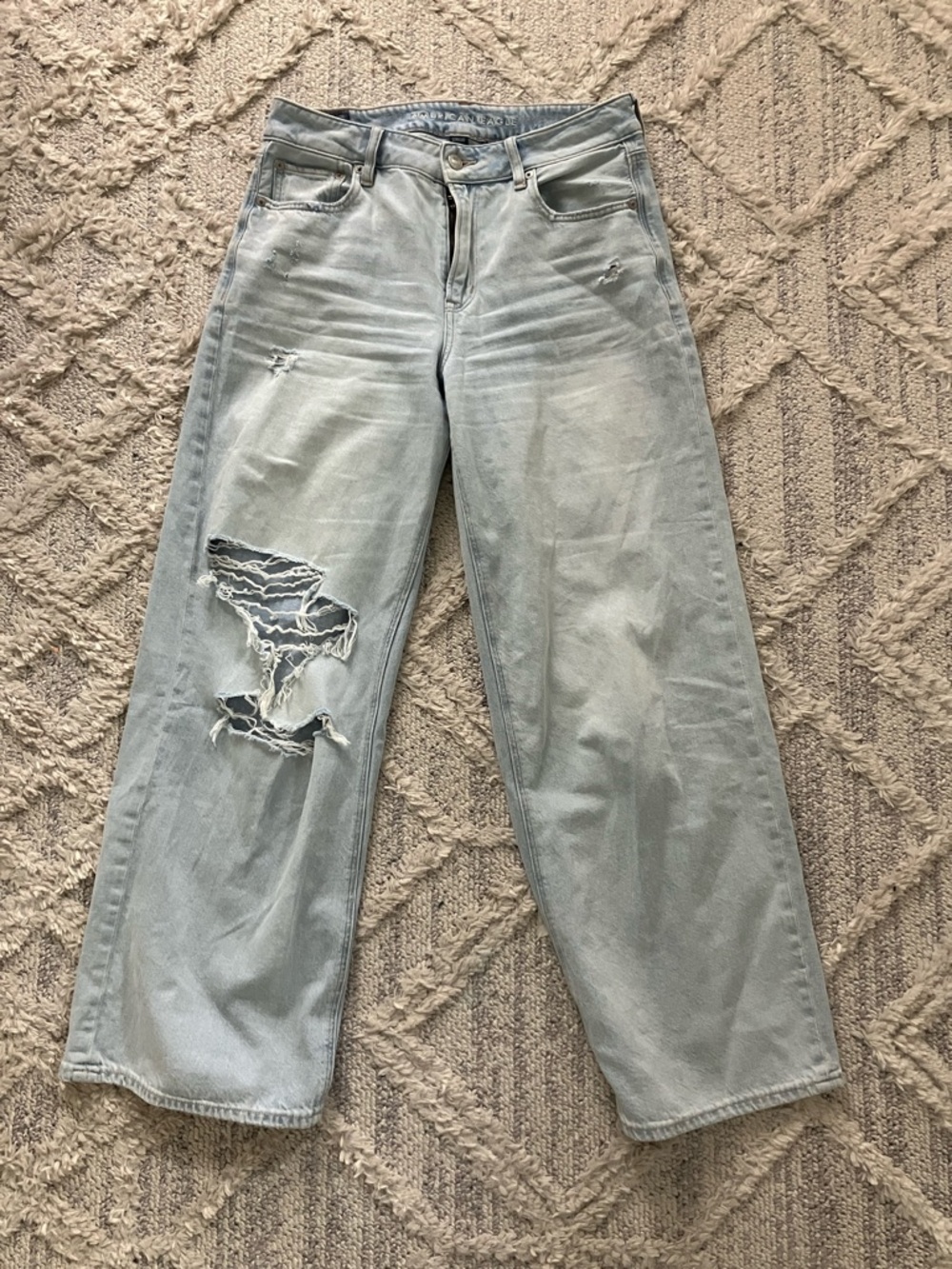 American eagle , women’s 4 L , super high rise, baggy Wide-Leg ankle Jeans